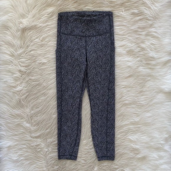 Athleta 7/8 Length Black With Static Ultimate Stash Textured Tights Leggings - Picture 2 of 13